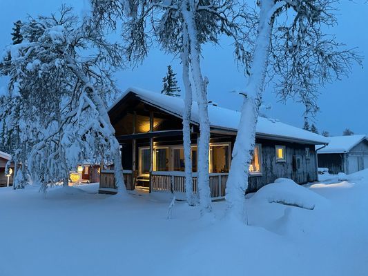 Mysig stuga med fjällglimt - Bild 2