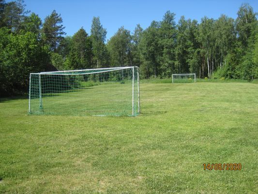 Stor gräsplan för fotboll eller andra lekar