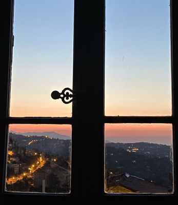 Unikt hem på Rivieran med havsutsikt och terass - Bild 9