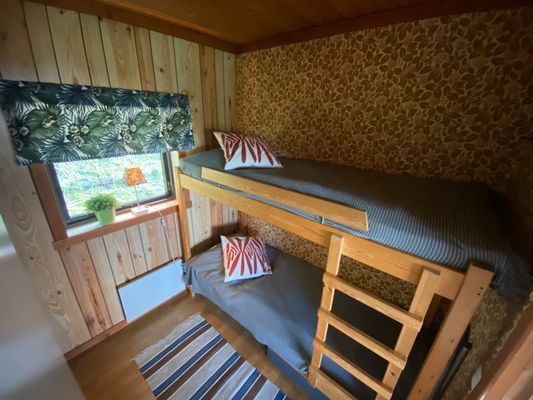 Sovrum 2 två stycken sängar 80cm