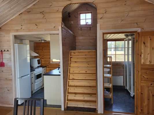 Sjönära stuga i norra Östergötland med ostört läge - Bild 3