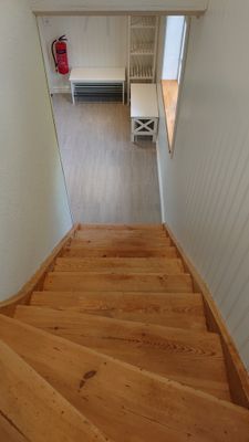 Trappan ner till entrén