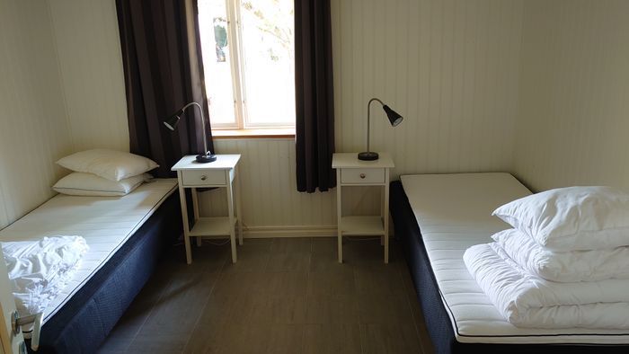 Ena sovrummet entréplan.