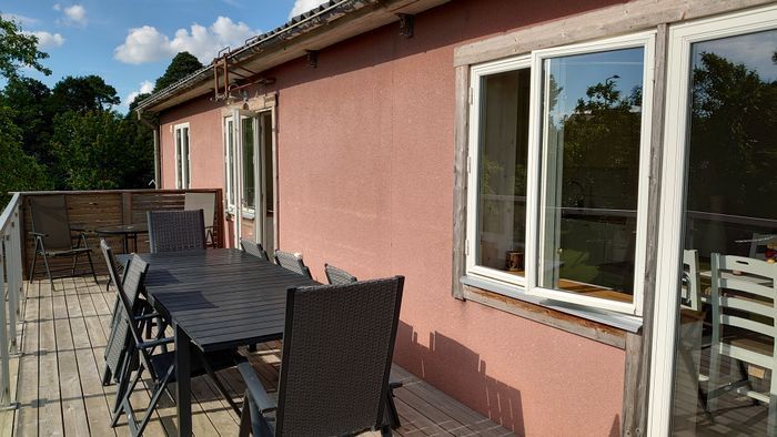 Altan intill köket övreplan.