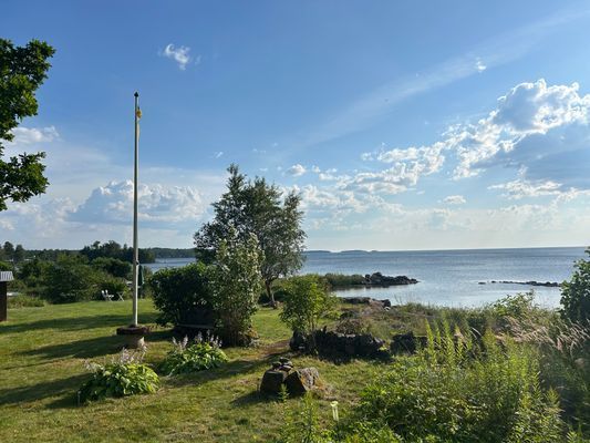 40-tals stuga med sjötomt vid Vänern