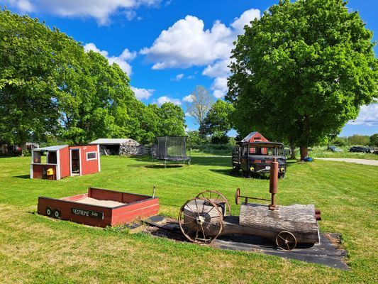 Kalkstensflygel med kul för barnen,nö-gotland. - Bild 20