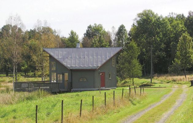 Charmig stuga med sjöutsikt - Bild 2