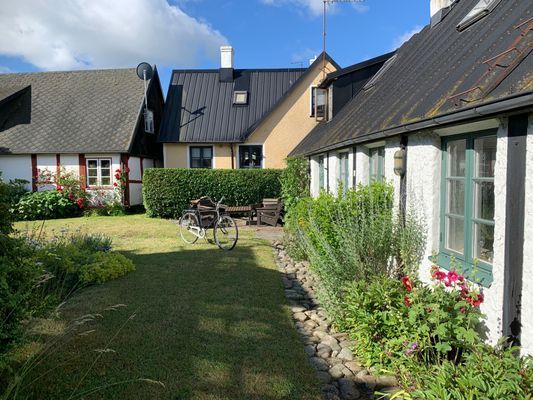 Trädgård och uteplats.