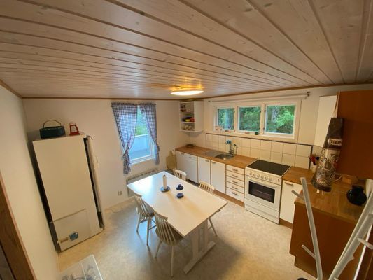 Vi hyr ut vår Gäststuga 400 meter från stranden. - Bild 3