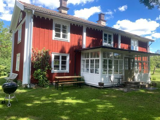 Mysig stuga i byn Löa i Bergslagen - Bild 1