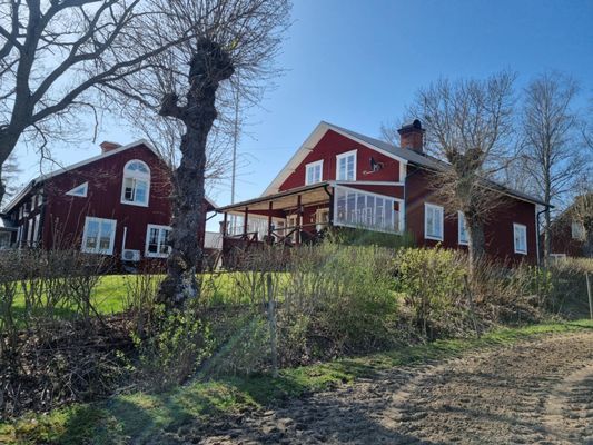 Gårdshus på vårt smultronställe.