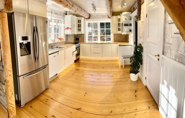 Timmerhus med egen sandstrand och brygga, inkl båt - Bild 7