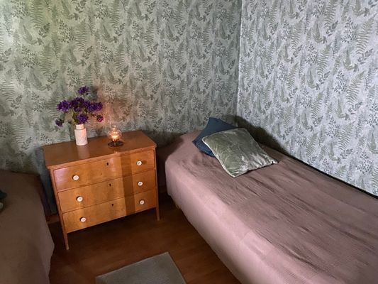 Sovrum 3 två stycken sängar 90cm