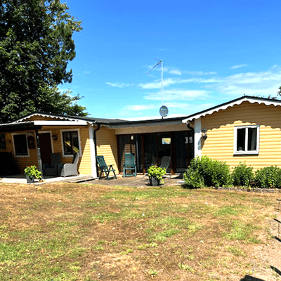 Charmig sommarstuga nära hav och bad