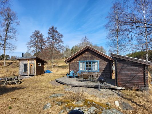 Sjönära stuga i norra Östergötland med ostört läge - Bild 2