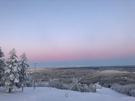 Utsikt från toppen av Granberget ner mot skidbacken.