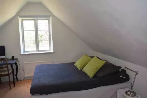 Mysigt gästhus på gård i rogivande natur - Bild 19