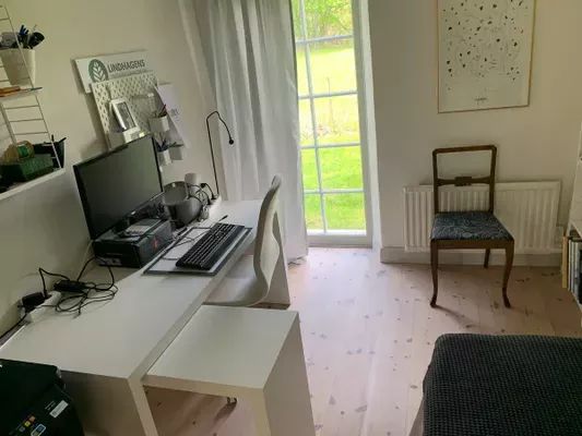 Mysigt gästhus på gård i rogivande natur - Bild 15