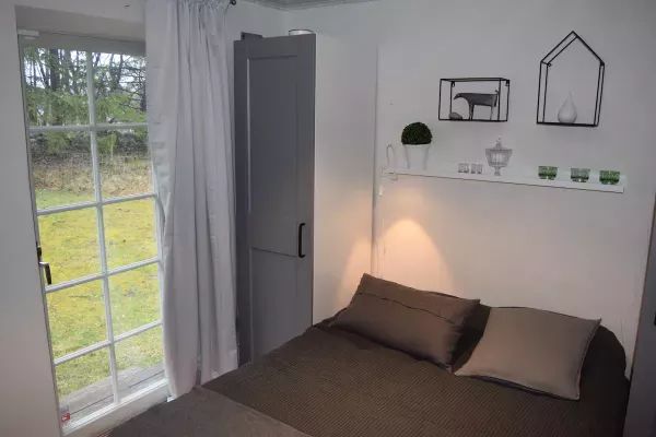 Mysigt gästhus på gård i rogivande natur - Bild 11