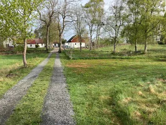 Mysigt gästhus på gård i rogivande natur - Bild 24