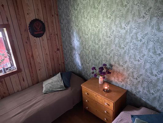 Sovrum 3 två stycken sängar 90cm