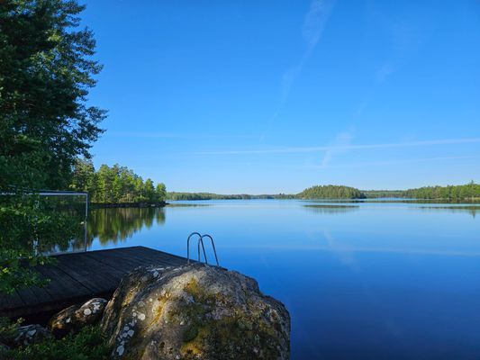 Röda stugan, sjönära med Wi-Fi och roddbåt - Bild 11