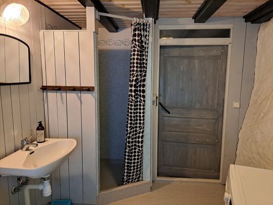 Kalkstensflygel med kul för barnen,nö-gotland. - Bild 17