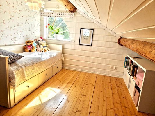 Timmerhus med egen sandstrand och brygga, inkl båt - Bild 26