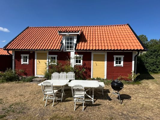 Pittoresk stuga i charmiga Karlevi -stor trädgård