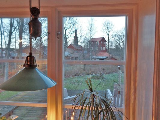 Utsikt från köket över Hyttan i Löa.