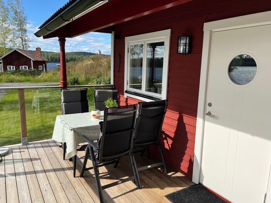 Nyrenoverad stuga i söderläge med brygga & roddbåt - Bild 7