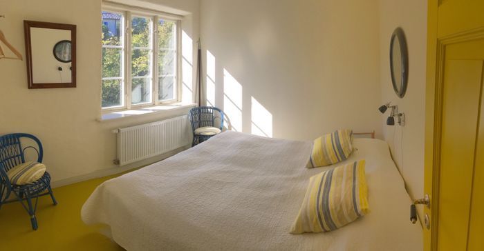 Österlen, Viks fiskeläge, skola vid havet - Bild 1