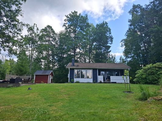 Mysig och nyrenoverad stuga vid sjön Bolmen