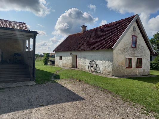 Kalkstensflygel med kul för barnen,nö-gotland. - Bild 9
