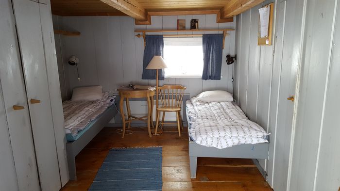 Sovplats i bottenplan, på övre plan finns en 160 dubbelsäng