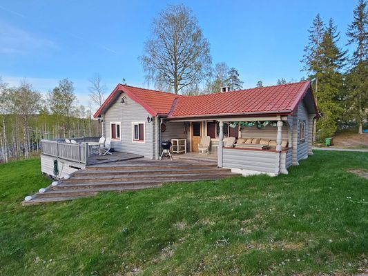 Charmigt sommarställe - sjöutsikt & rofyllt läge