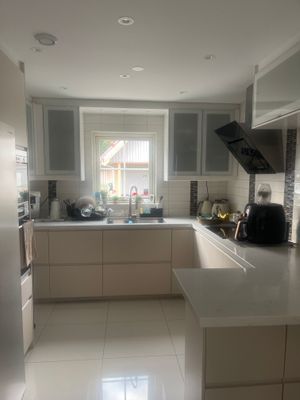 Andra plan i huset hyrs ut