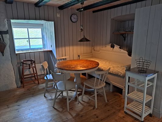 Kalkstensflygel med kul för barnen,nö-gotland. - Bild 6