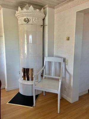 Kakelugn men går ej att elda i.