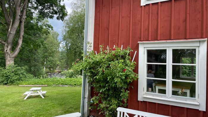 Mysig stuga i byn Löa i Bergslagen - Bild 29