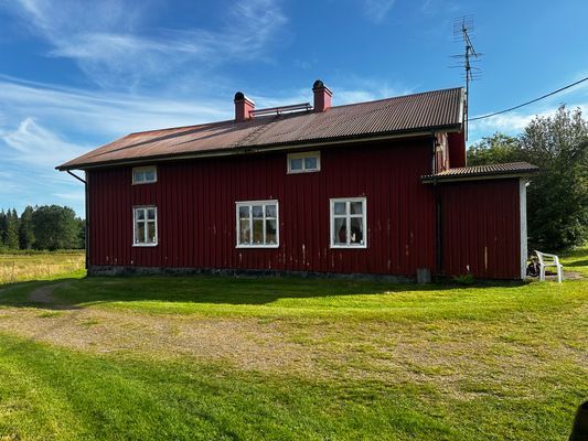 Huset har en del skönhetsfläckar som är under upprustning