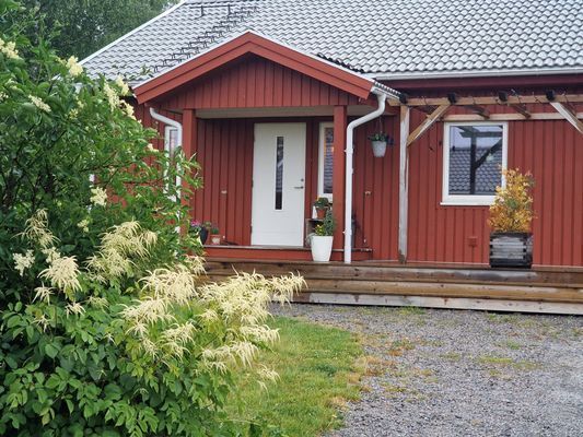 Framsida med parkering framför