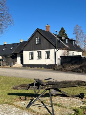 Smakfullt 1870-talshus i gamla delen av Skillinge