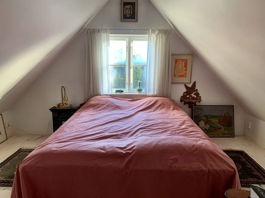 Sovrum med dubbelsäng