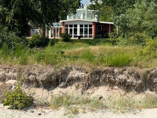 Villa vid stranden med havsutsikt