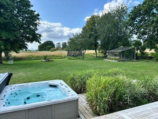 Stor villa med takterass, spabad och havsutsikt