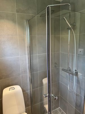 Stuga på stor sjötomt med egen udde - Bild 9