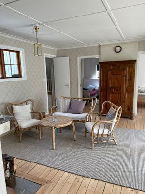 Stuga på stor sjötomt med egen udde - Bild 4