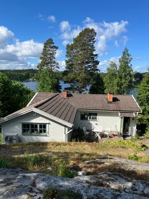 Stuga på stor sjötomt med egen udde - Bild 2