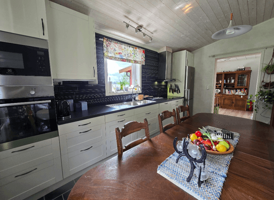 Mysig sommarstuga med sjötomt - Bild 6